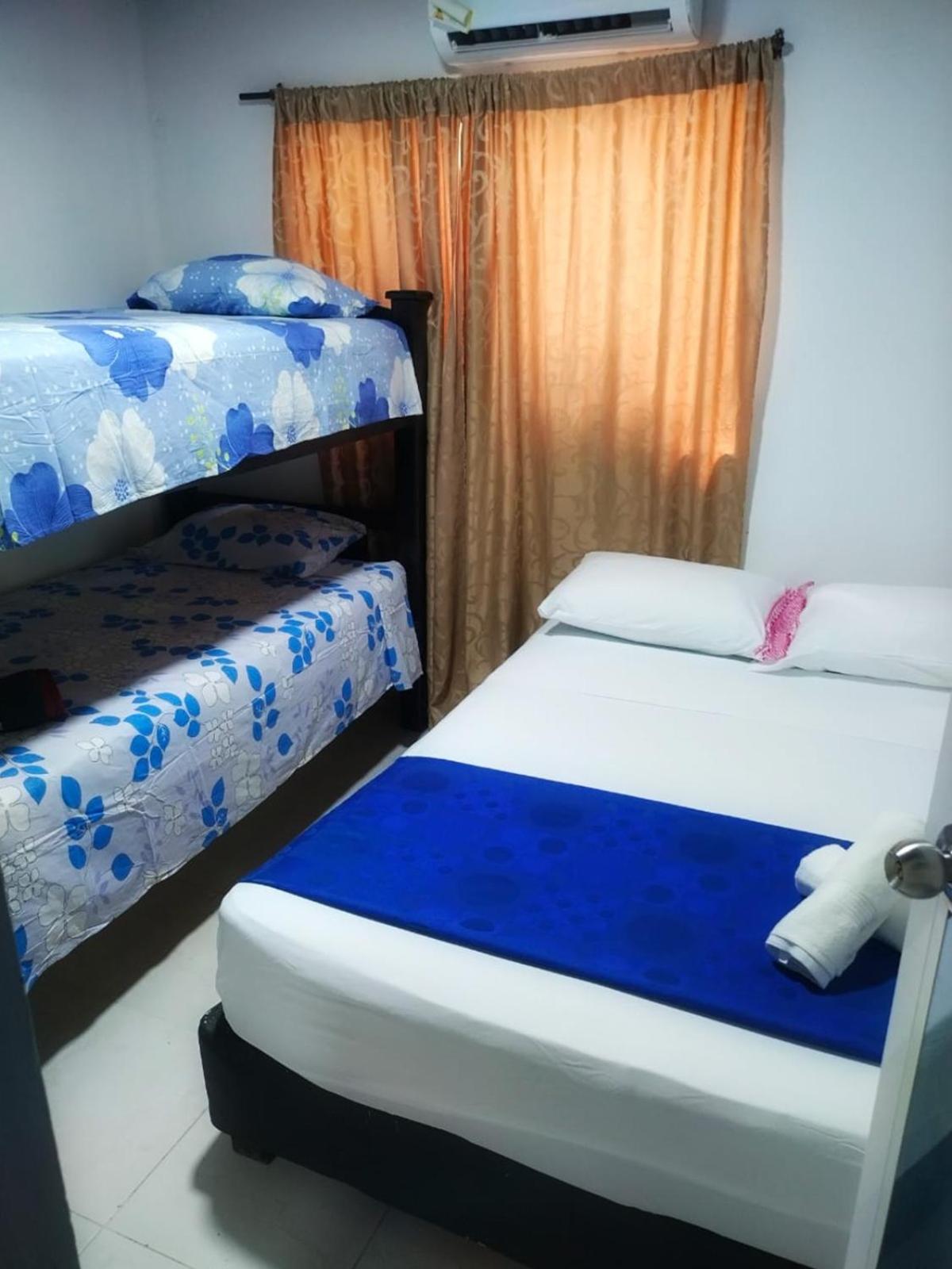 Red House 47 Pensión *